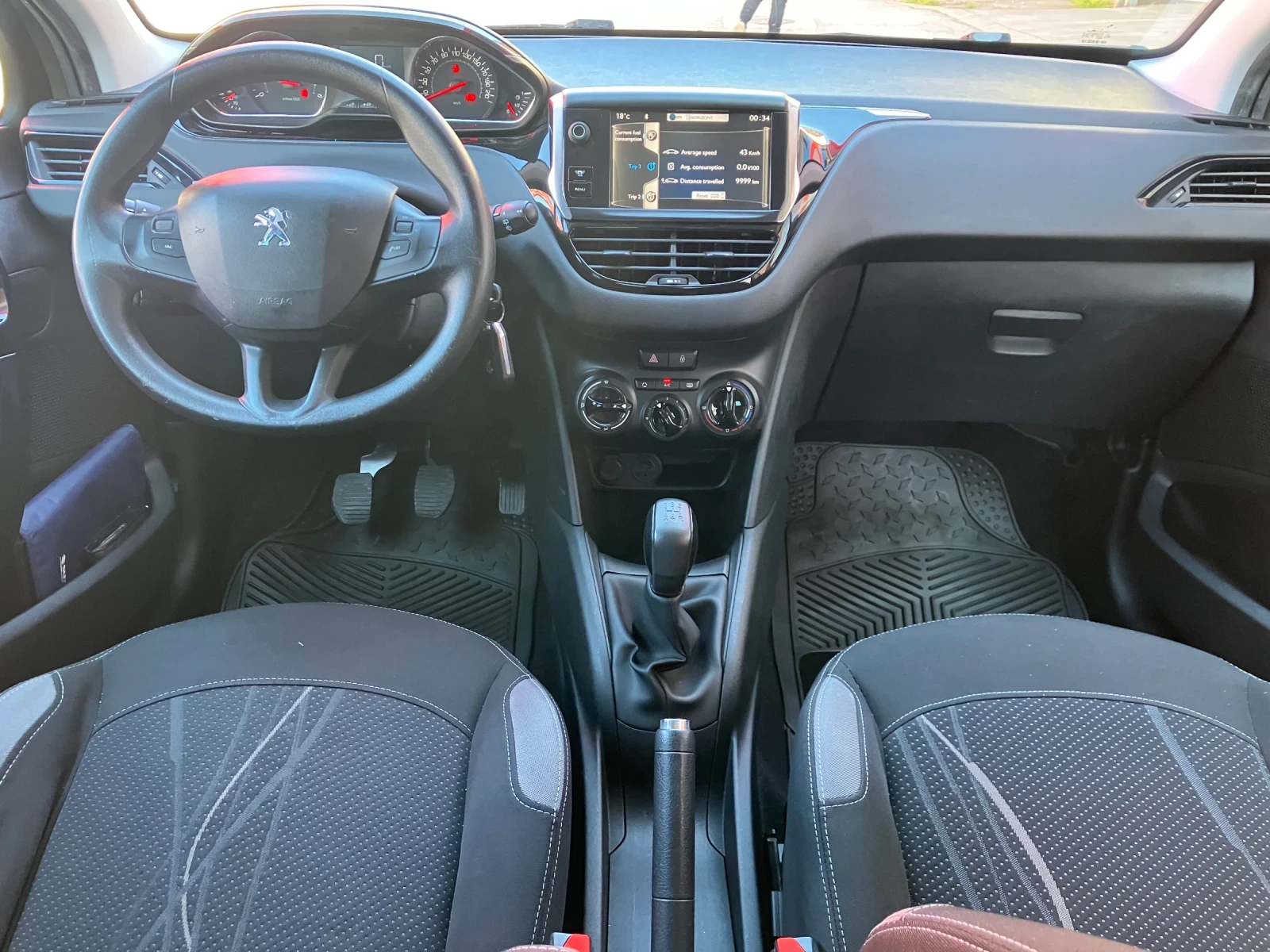 Peugeot 208 1.4-HDI, снимка 10 - Автомобили и джипове - 47314356