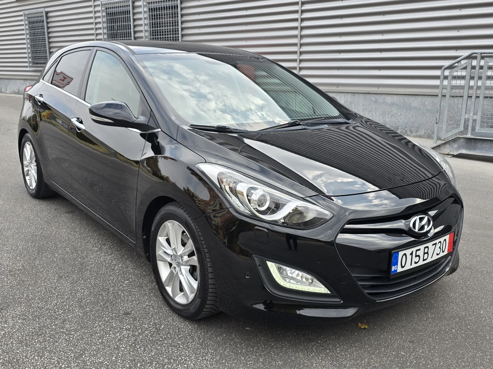 Hyundai I30 1.6i/КАМЕРА/НАВИГАЦИЯ/ПОДГРЕВ/ЕЛ-СЕДАЛКИСТАРТ-СТОП - изображение 3