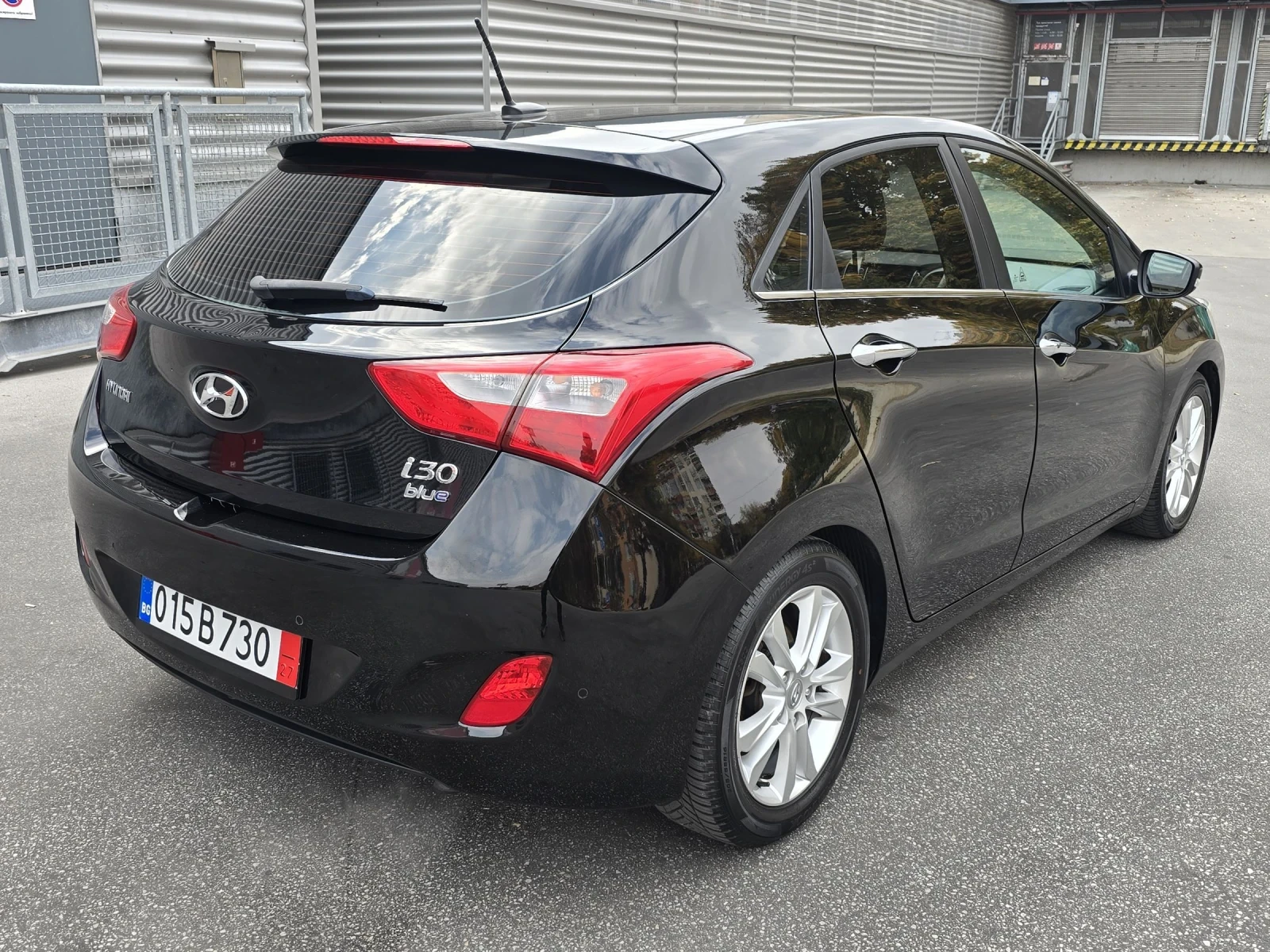 Hyundai I30 1.6i/КАМЕРА/НАВИГАЦИЯ/ПОДГРЕВ/ЕЛ-СЕДАЛКИСТАРТ-СТОП - изображение 5