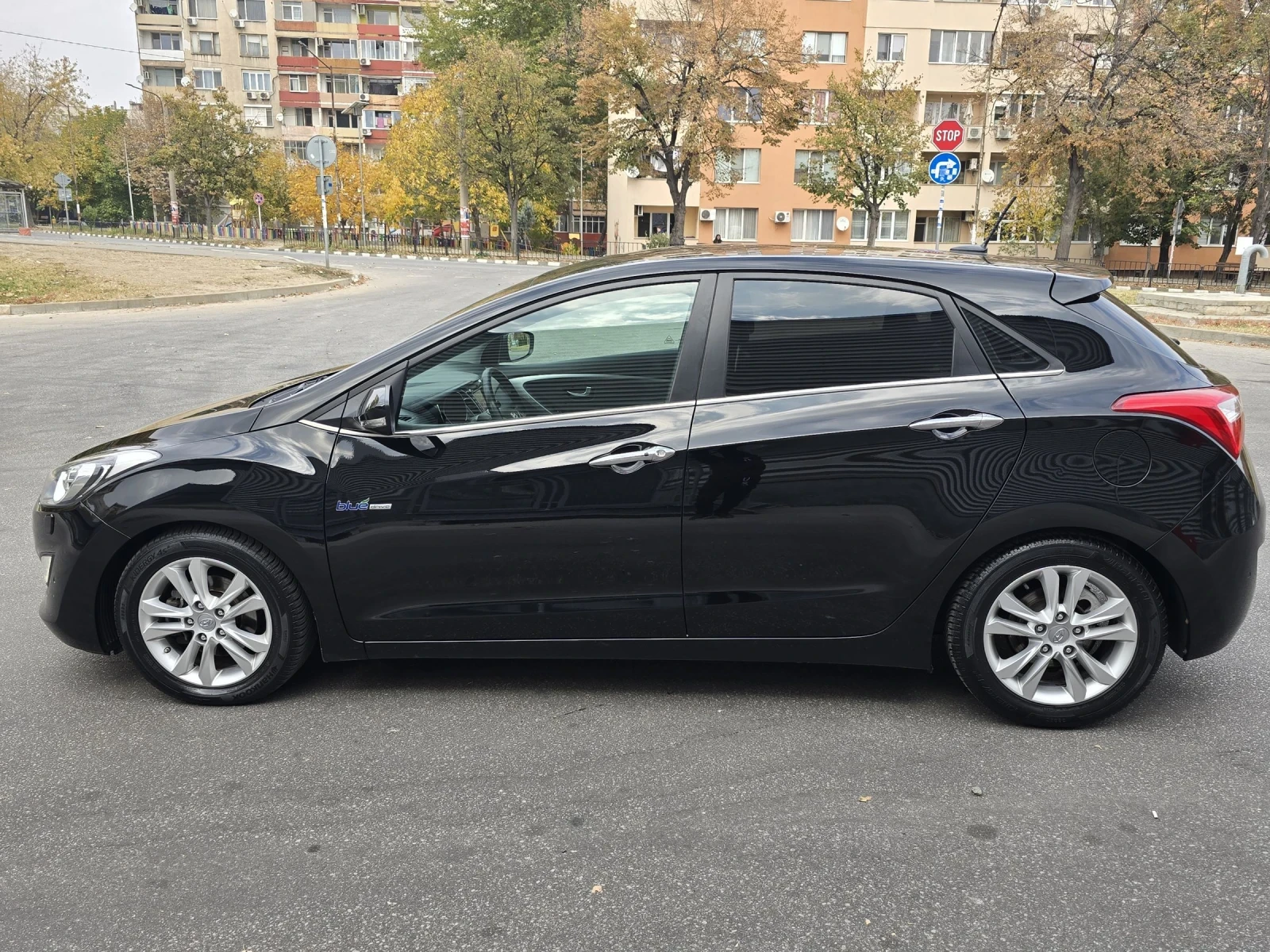 Hyundai I30 1.6i/КАМЕРА/НАВИГАЦИЯ/ПОДГРЕВ/ЕЛ-СЕДАЛКИСТАРТ-СТОП - изображение 7