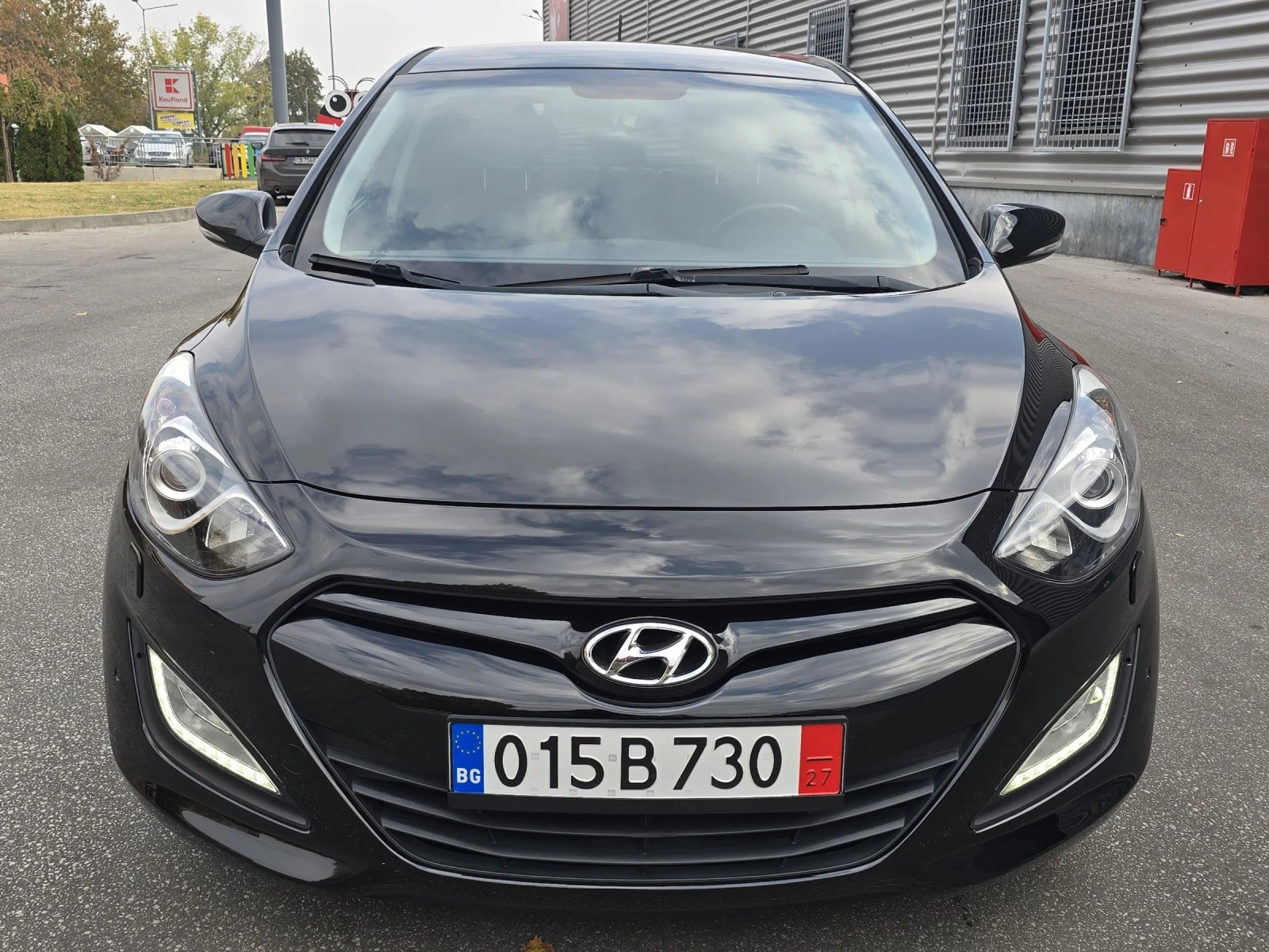 Hyundai I30 1.6i/КАМЕРА/НАВИГАЦИЯ/ПОДГРЕВ/ЕЛ-СЕДАЛКИСТАРТ-СТОП - изображение 2