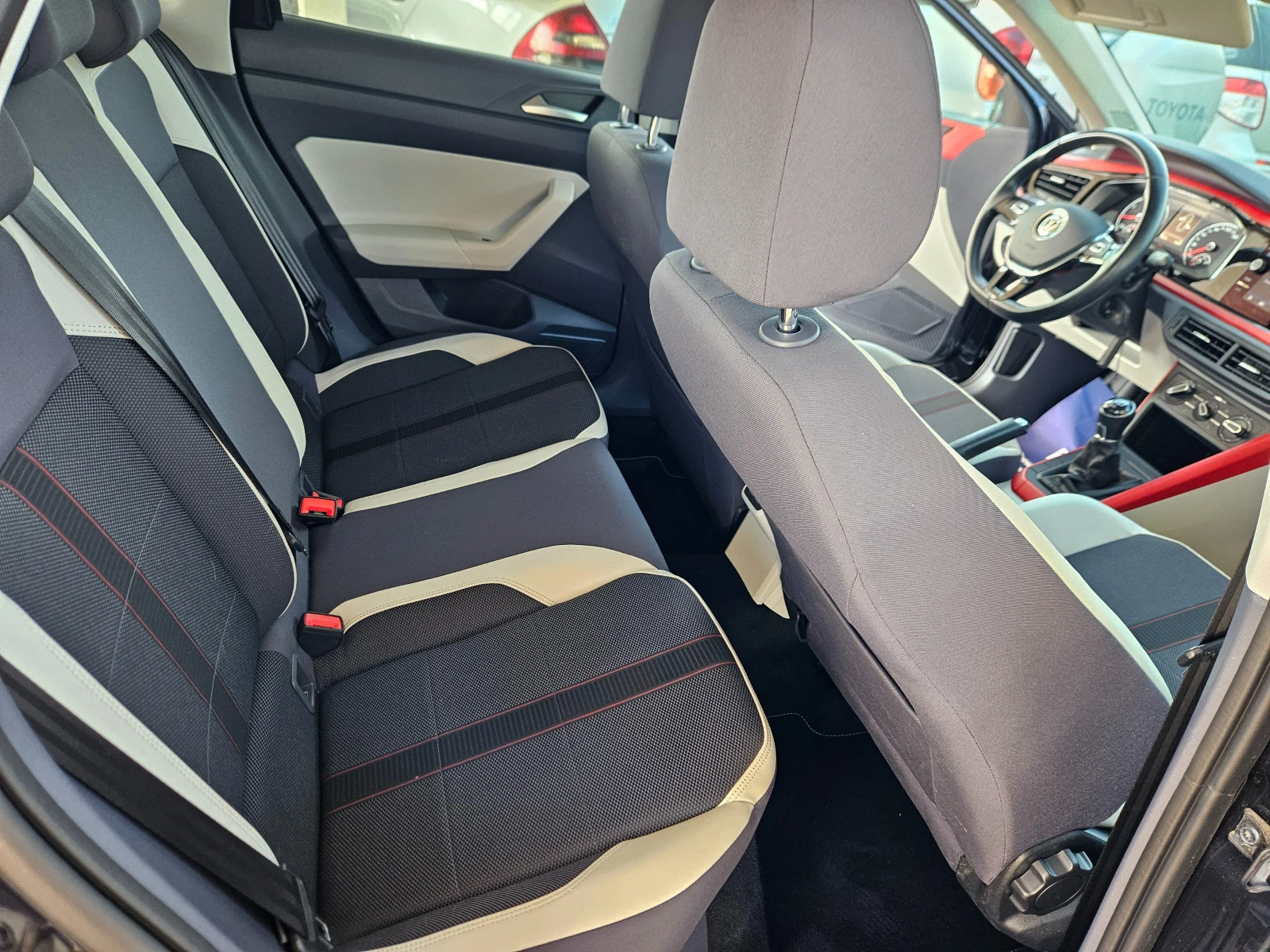 VW Polo 100% оригинални километри - изображение 6