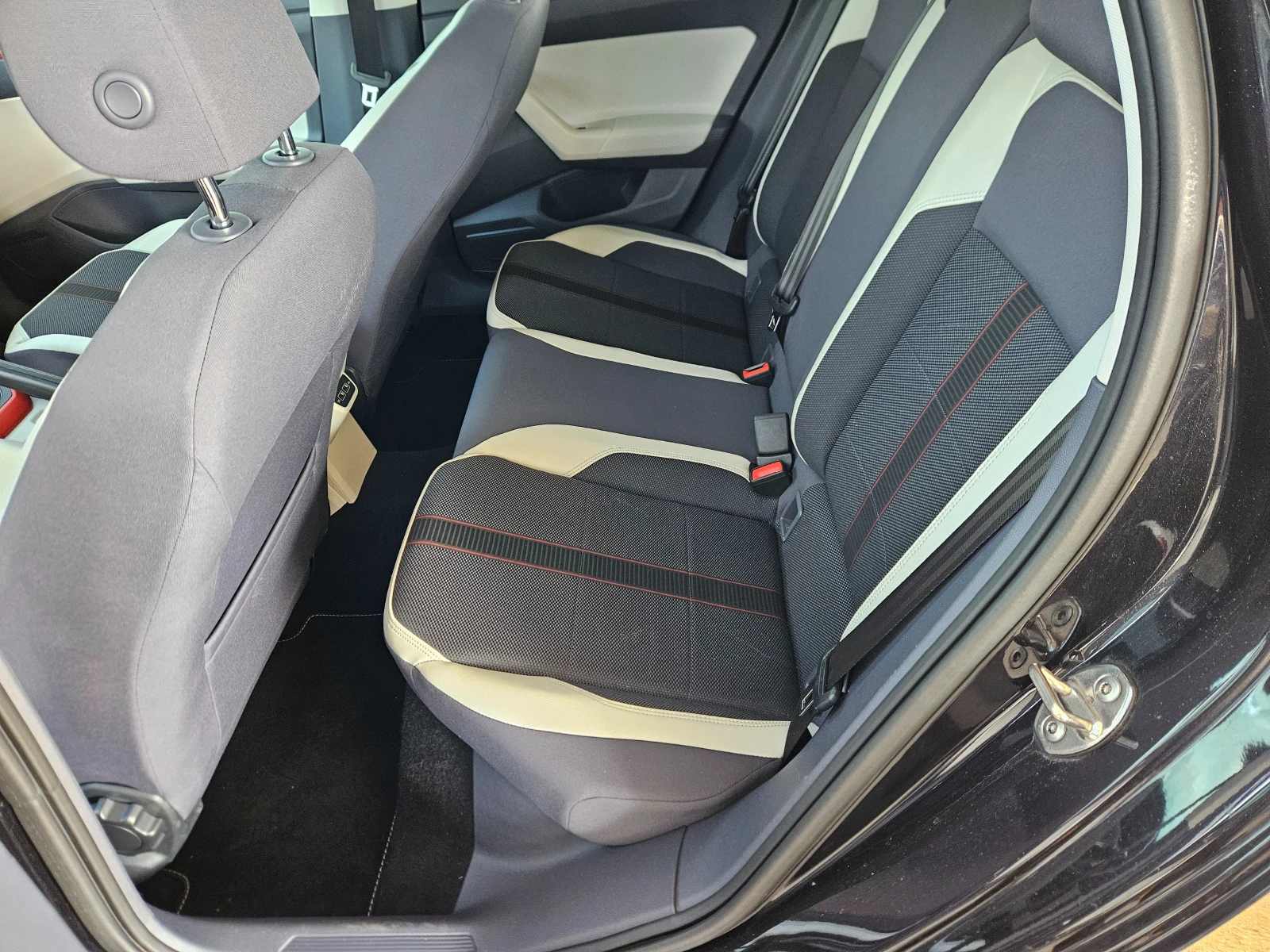 VW Polo 100% оригинални километри - изображение 5