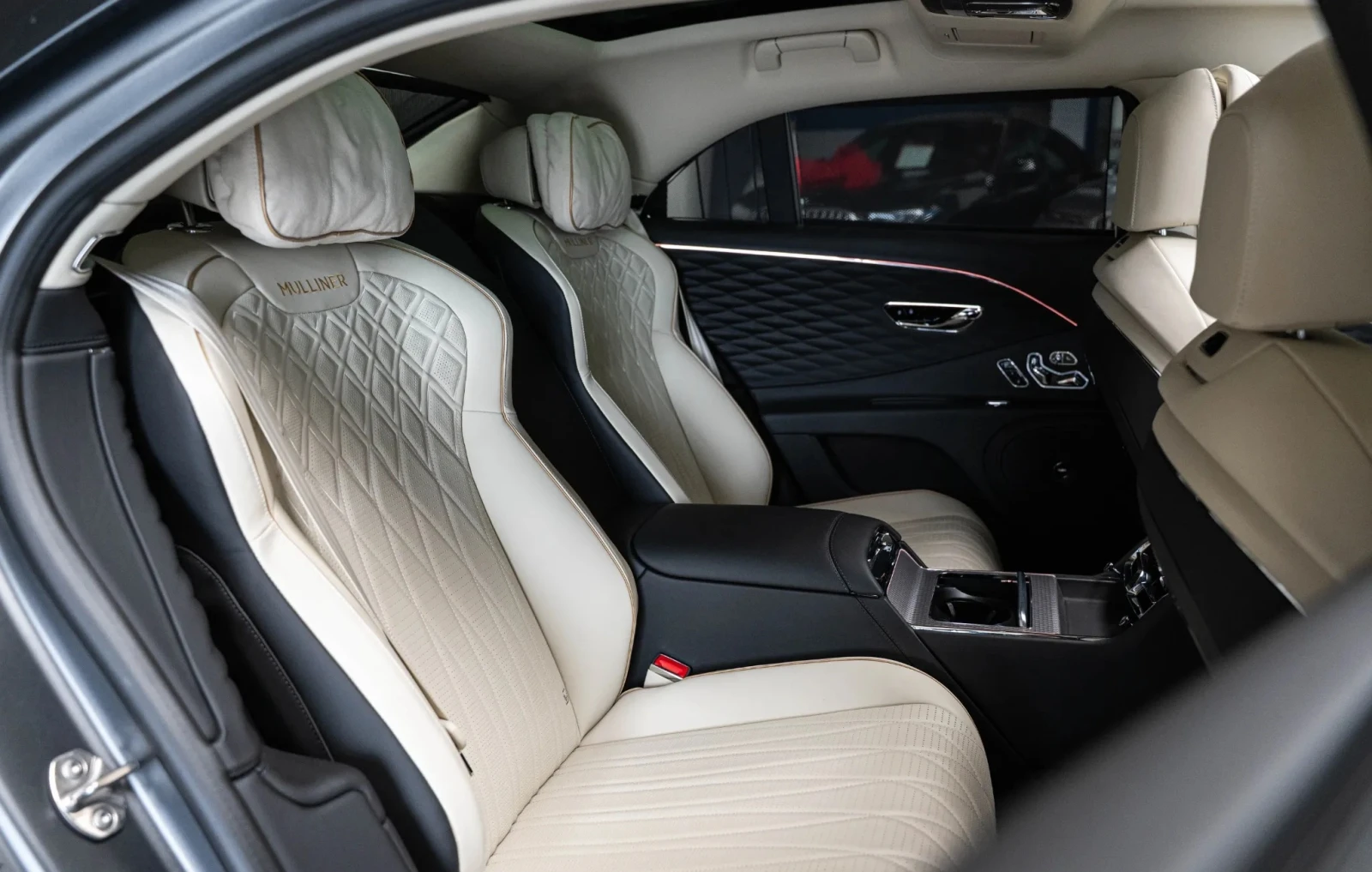 Bentley Flying Spur Mulliner 2.9 V6 - изображение 8