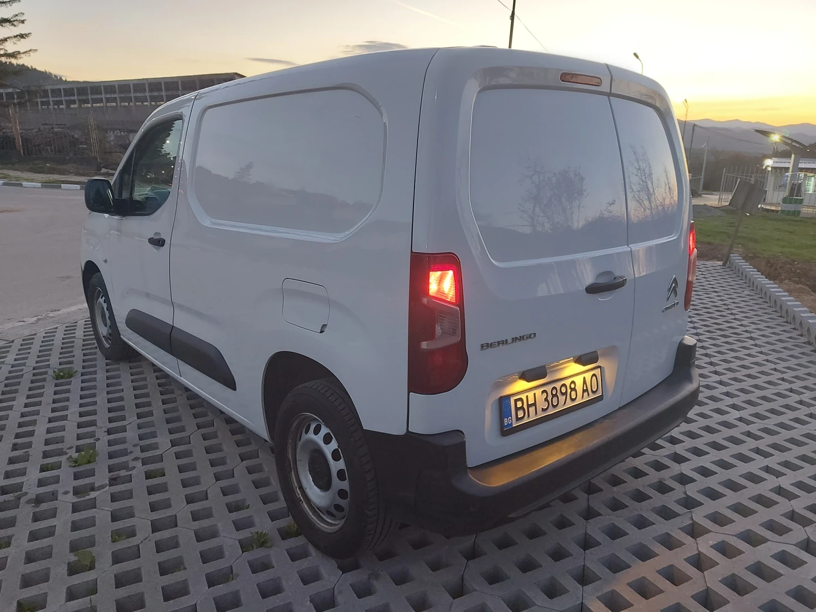 Citroen Berlingo 1.5hdi 130hp auto, снимка 6 - Автомобили и джипове - 54141944