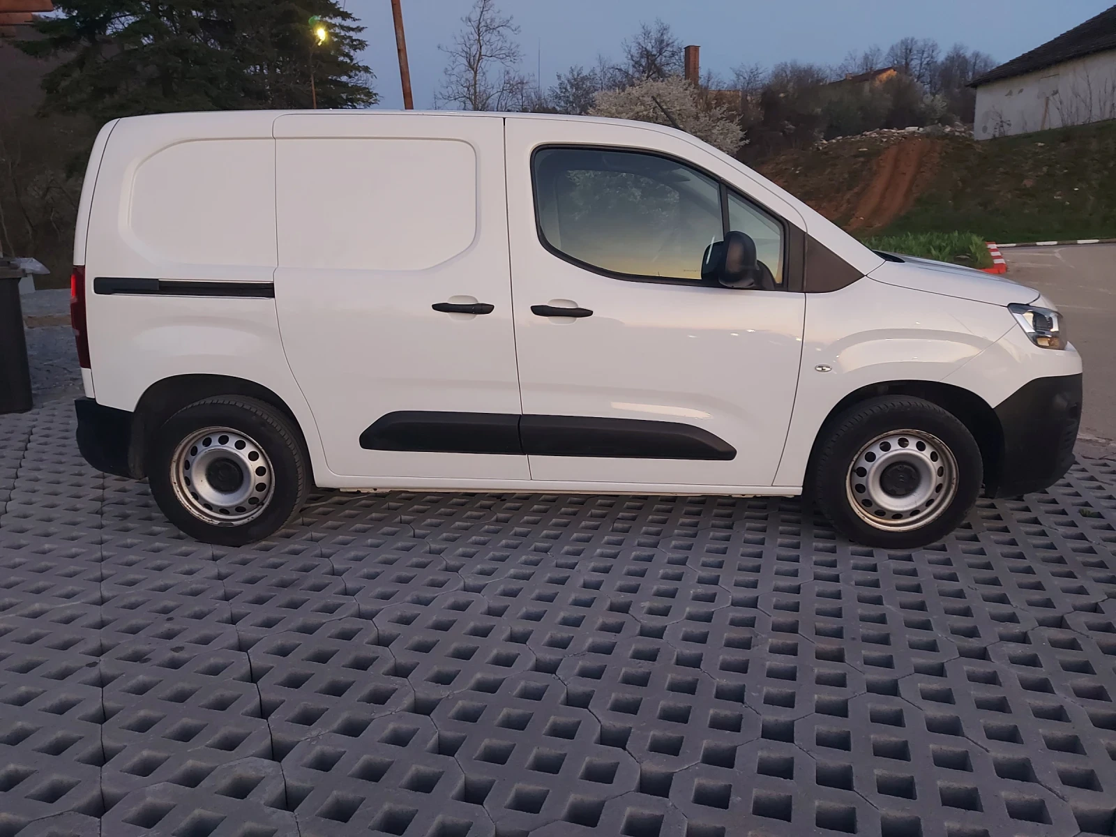 Citroen Berlingo 1.5hdi 130hp auto, снимка 4 - Автомобили и джипове - 54141944