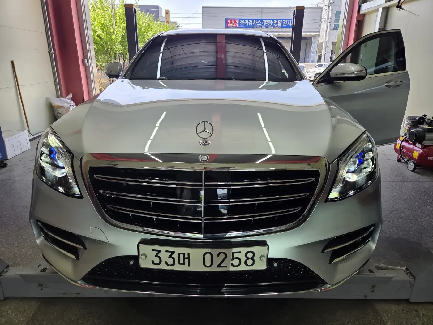 Mercedes-Benz S 350 4MATIC AMG PKG| BURMESTER| DISTRONIC| 360| ОБДУХ, снимка 2 - Автомобили и джипове - 54779036