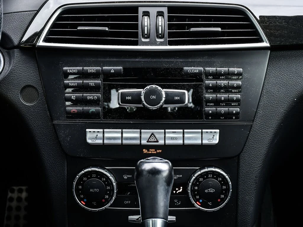 Mercedes-Benz C 300 4MATIC / ПОДГРЕВИ / ПАНОРАМА / ОТ ПРЕДСТАВИТЕЛСТВО, снимка 11 - Автомобили и джипове - 55017542