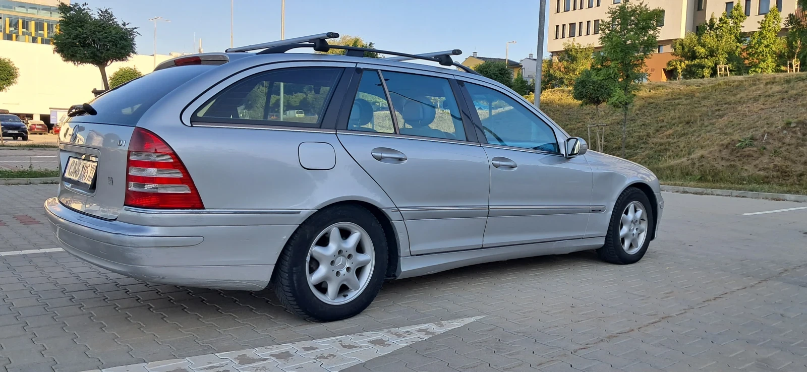 Mercedes-Benz C 220 Топ състояние | поддържан | обслужен | само каране, снимка 3 - Автомобили и джипове - 55507141