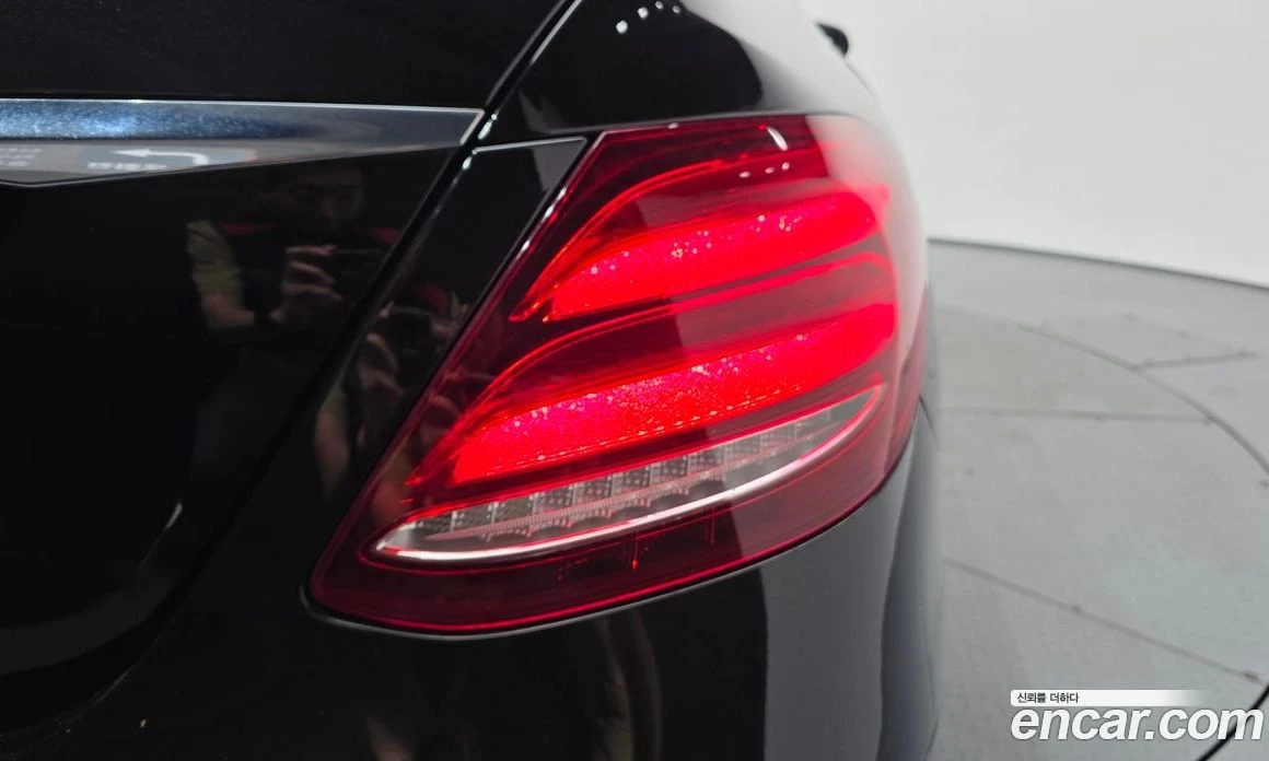 Mercedes-Benz E 300 Avantgarde, снимка 7 - Автомобили и джипове - 55794420