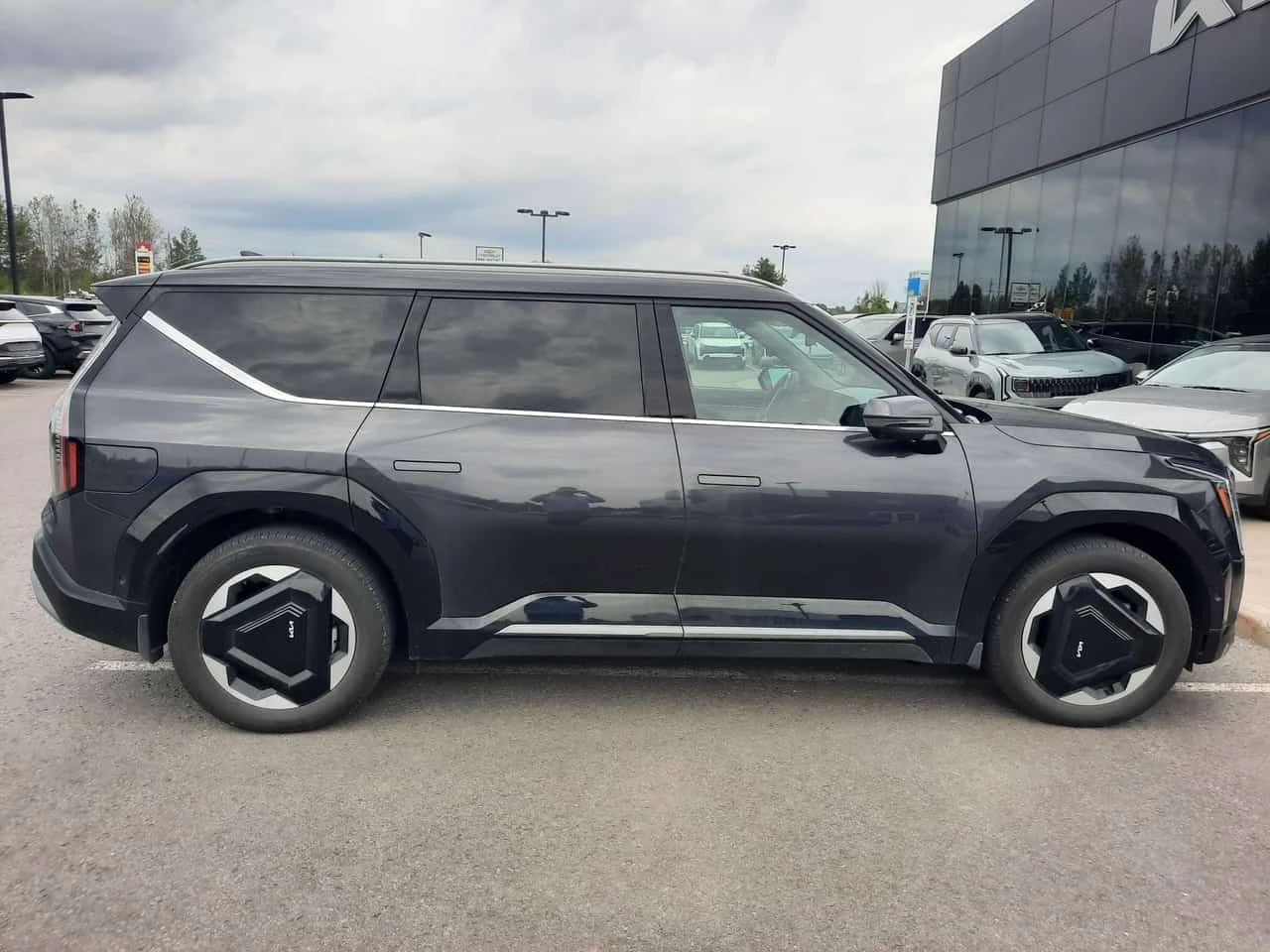 Kia EV9 Land Package | CARFAX | ПРЕДСТАВИТЕЛСТВО НА KIA, снимка 4 - Автомобили и джипове - 56168909