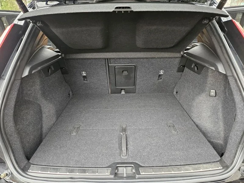 Volvo XC40  B4 Inscription, снимка 16 - Автомобили и джипове - 55690909