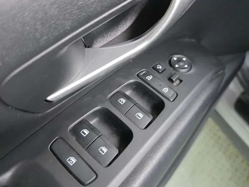 Hyundai Tucson 2.0 2WD MODERN, снимка 16 - Автомобили и джипове - 55802036