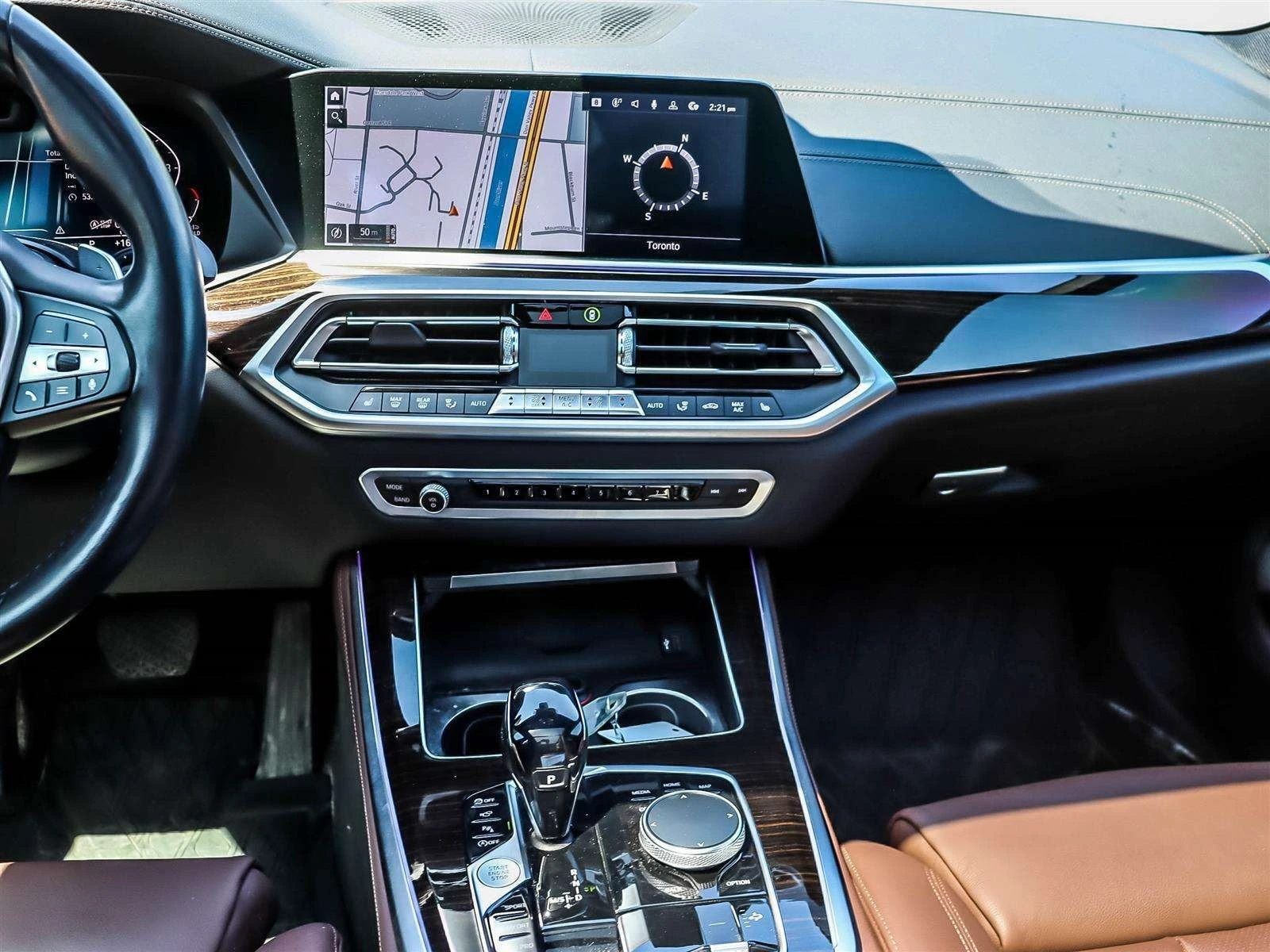 BMW X5 * ДИСТРОНИК * МАСАЖИ * НОЩНО ВИЖДАНЕ * 360 * ПАНО, снимка 10 - Автомобили и джипове - 55836327