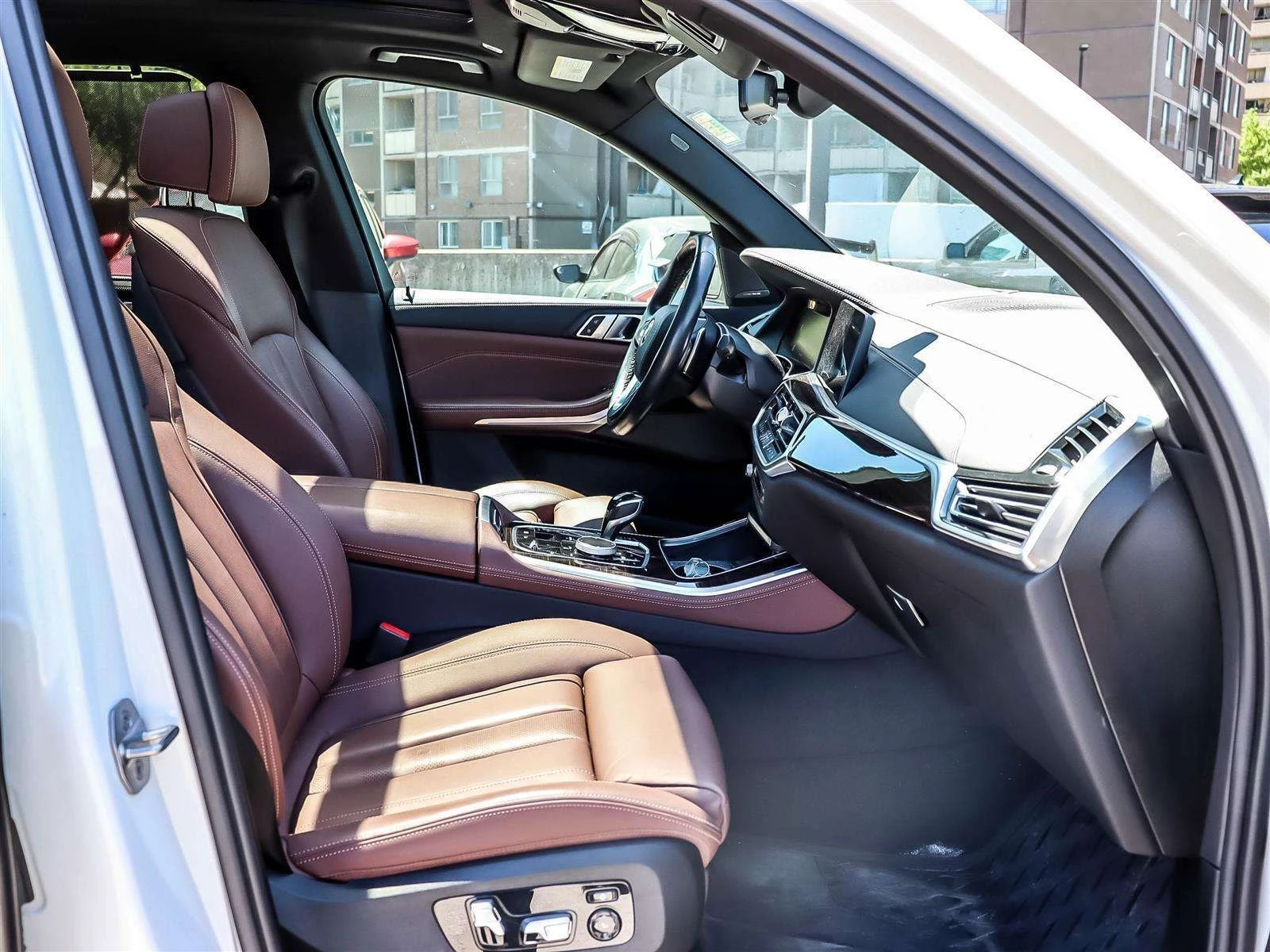 BMW X5 * ДИСТРОНИК * МАСАЖИ * НОЩНО ВИЖДАНЕ * 360 * ПАНО, снимка 14 - Автомобили и джипове - 55836327