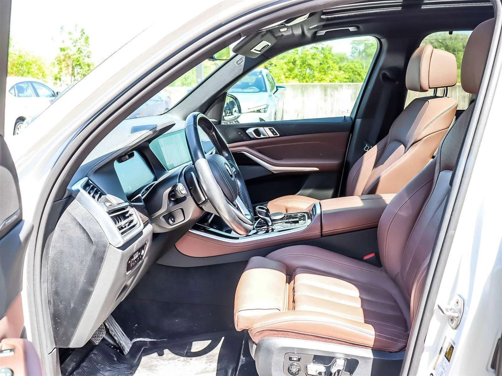 BMW X5 * ДИСТРОНИК * МАСАЖИ * НОЩНО ВИЖДАНЕ * 360 * ПАНО, снимка 7 - Автомобили и джипове - 55836327