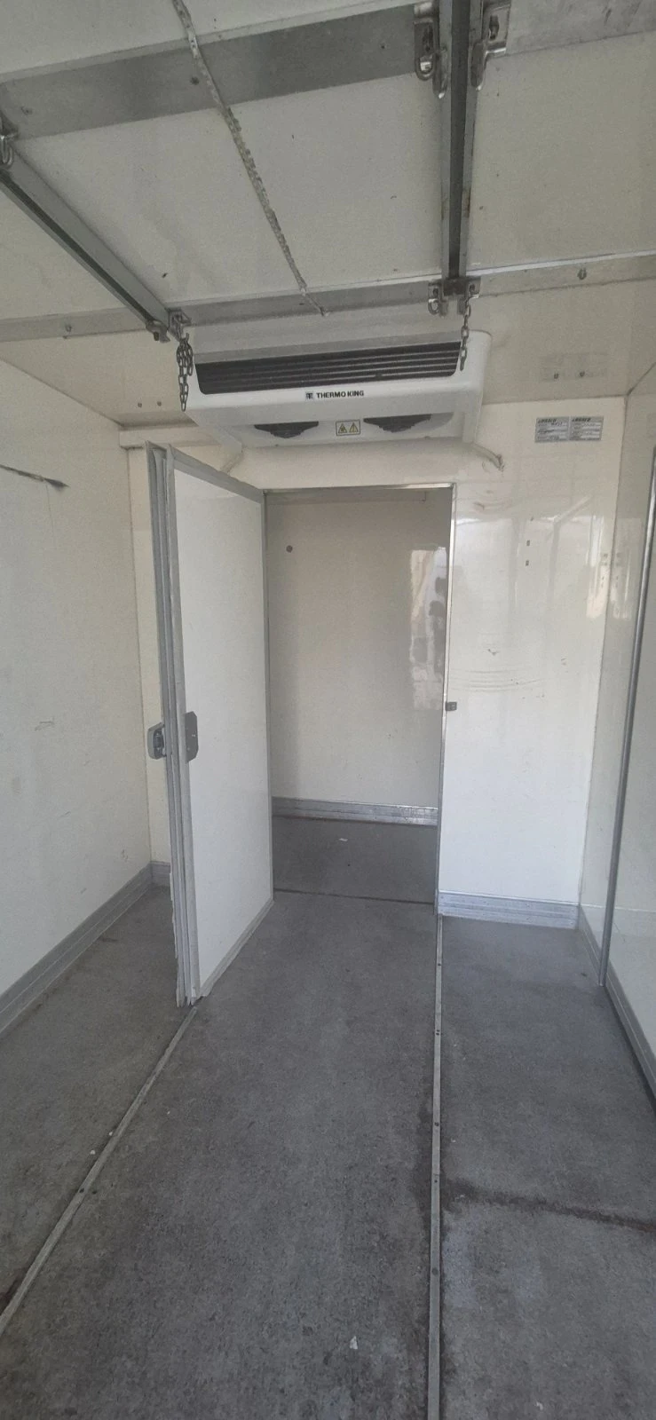 Mercedes-Benz Sprinter 519 С оборудване за трупно месо, снимка 5 - Бусове и автобуси - 56202077