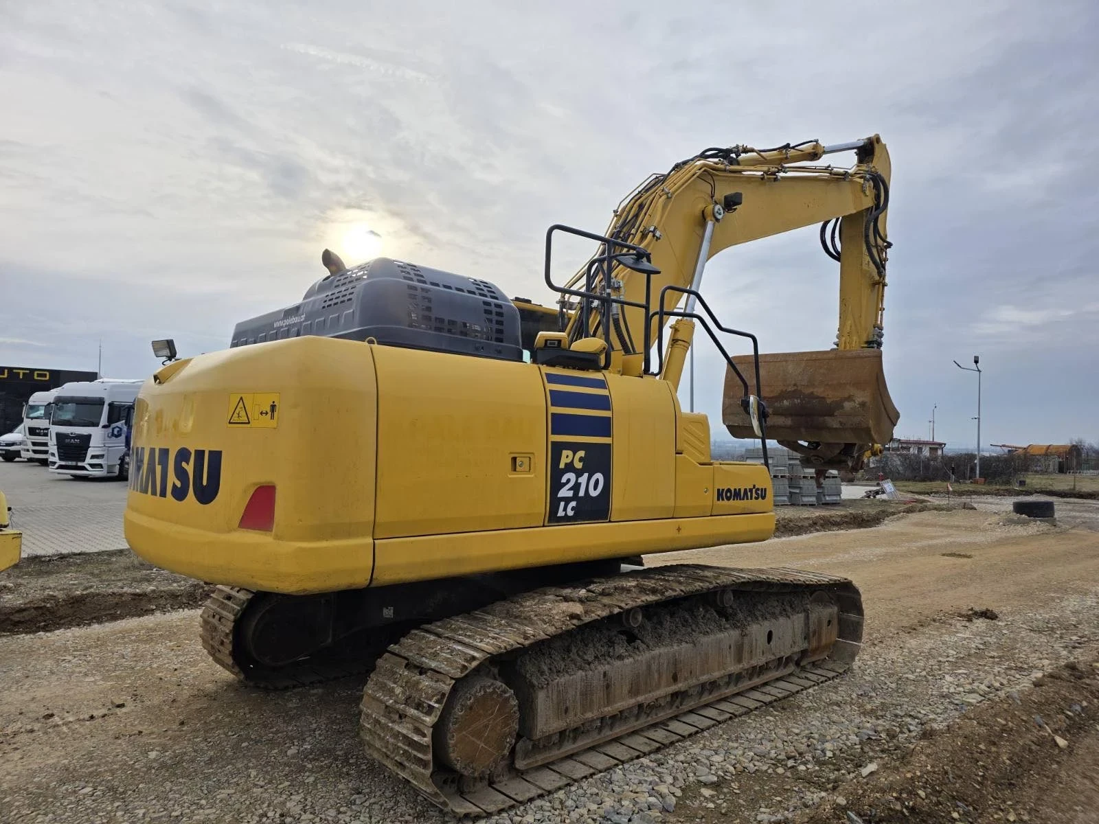 ����� Komatsu PC 210 LC | Mobile.bg � ����������� 1