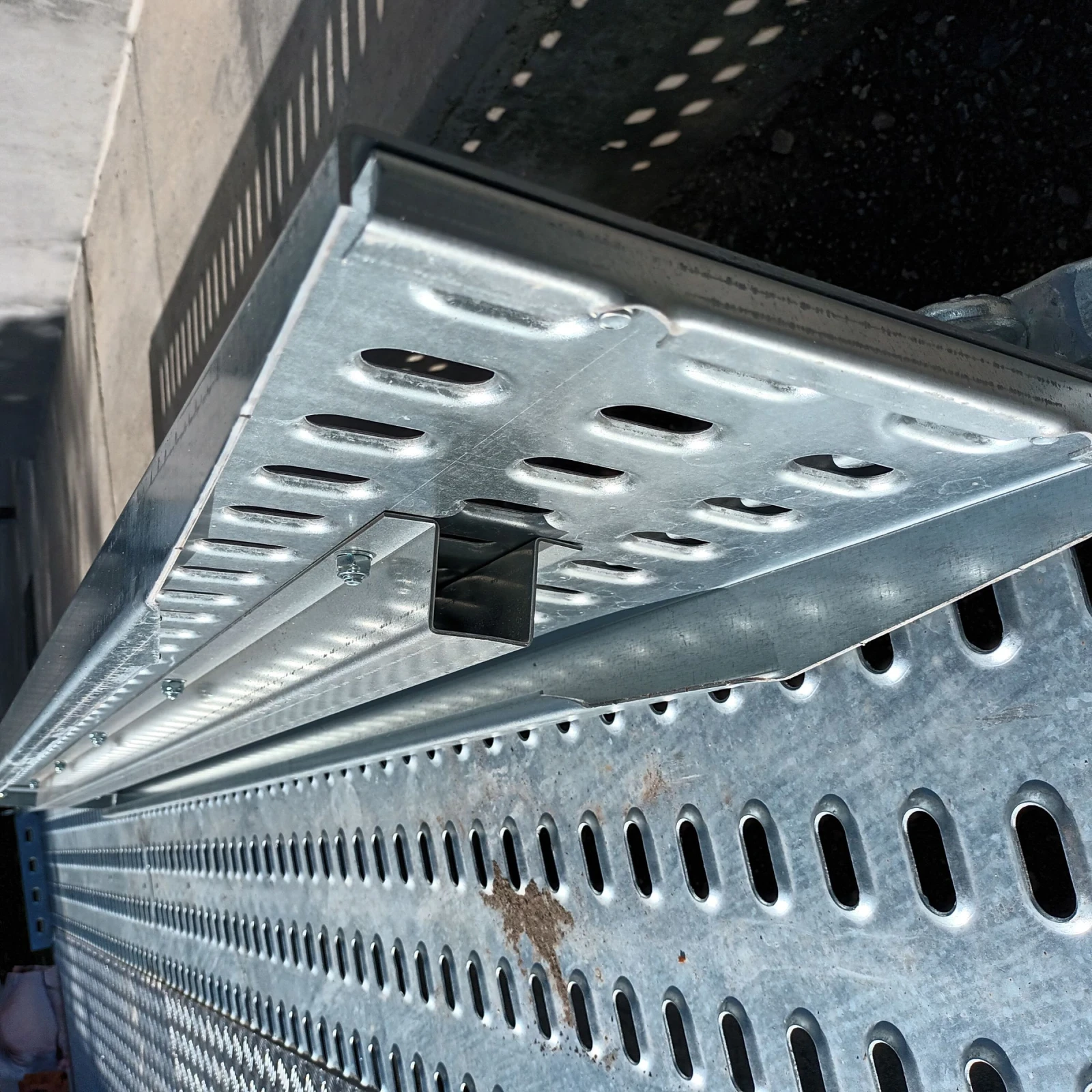    Niewiadow  | Mobile.bg   6