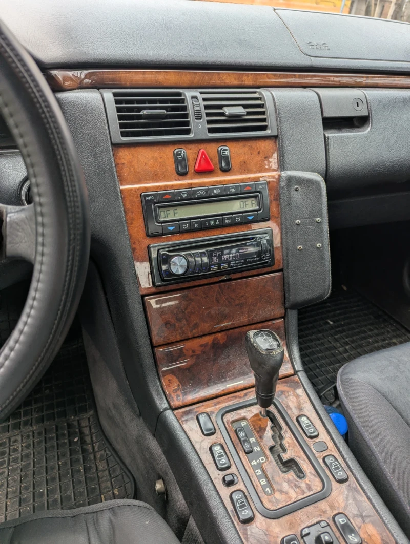 Mercedes-Benz E 300, снимка 8 - Автомобили и джипове - 53020184