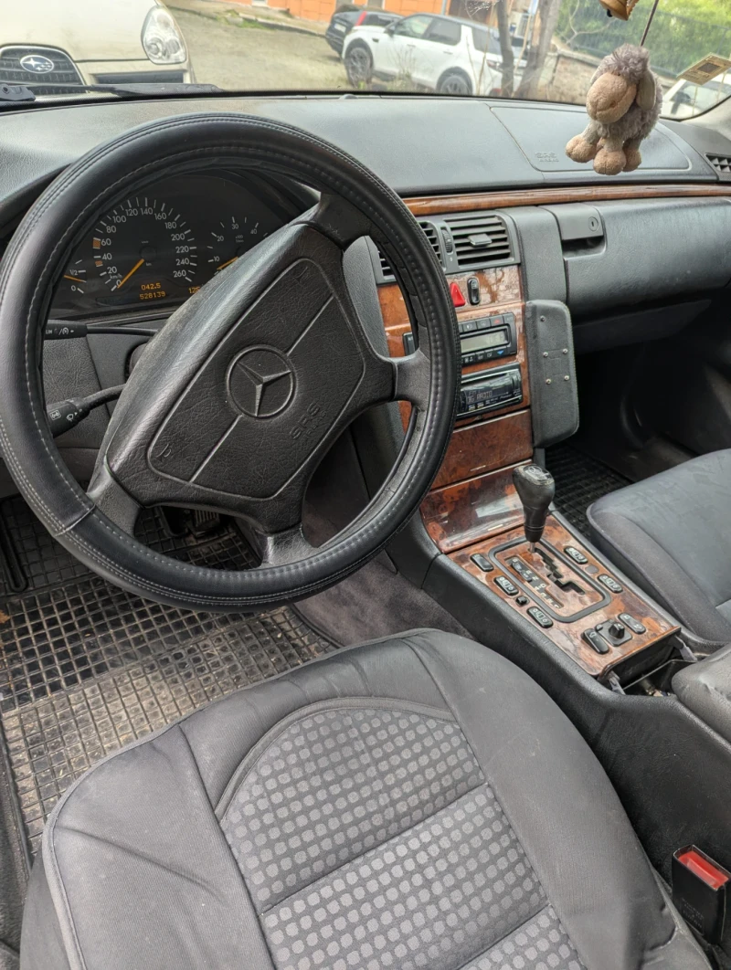 Mercedes-Benz E 300, снимка 2 - Автомобили и джипове - 53020184