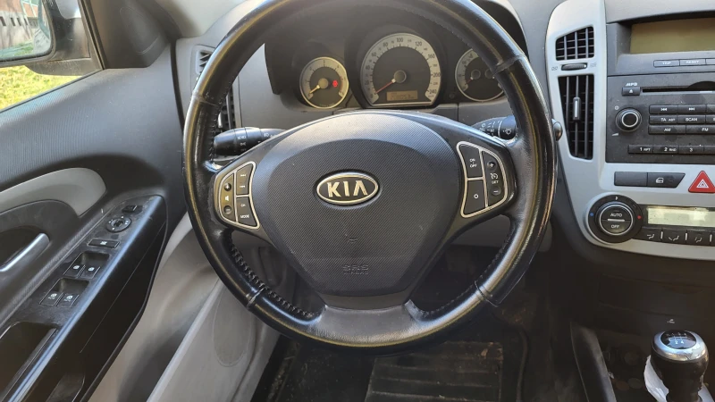 Kia Ceed, снимка 11 - Автомобили и джипове - 53350565