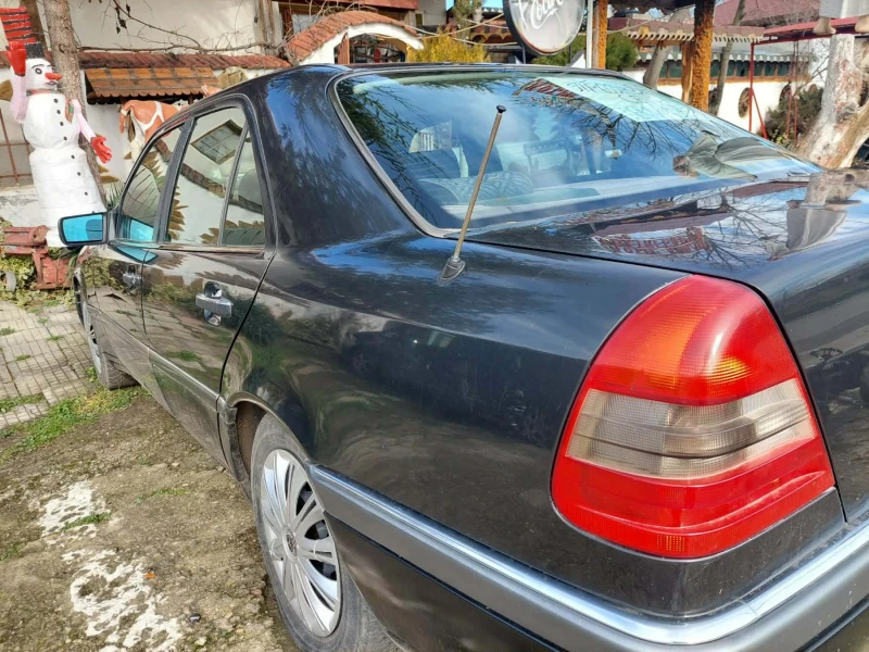 Mercedes-Benz C 220, снимка 2 - Автомобили и джипове - 53480777