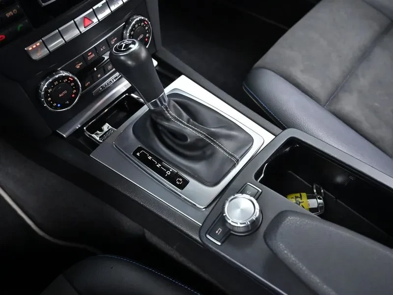 Mercedes-Benz C 220 2.2, снимка 9 - Автомобили и джипове - 54278130