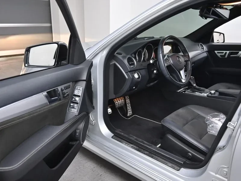 Mercedes-Benz C 220 2.2, снимка 11 - Автомобили и джипове - 54278130