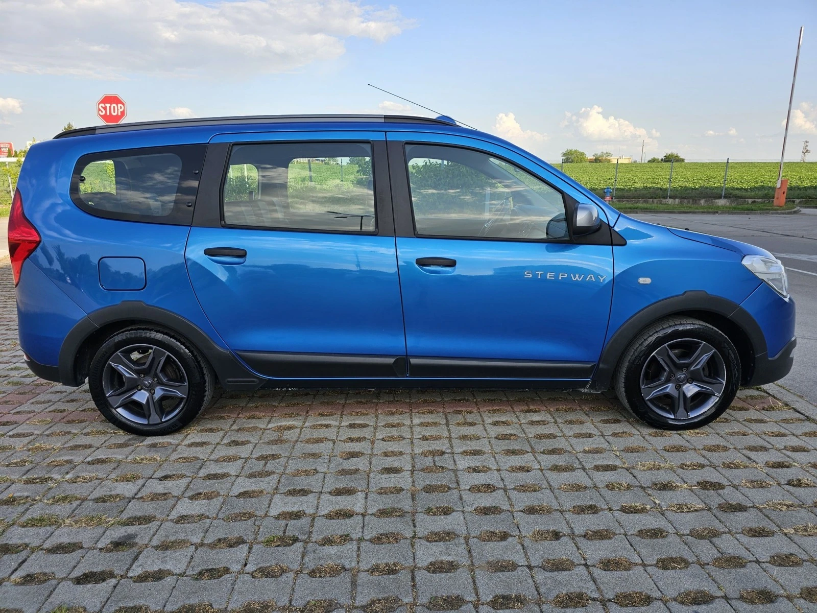 Dacia Lodgy 1.2 turbo 115p.s  Stepway 6+ 1 - изображение 4