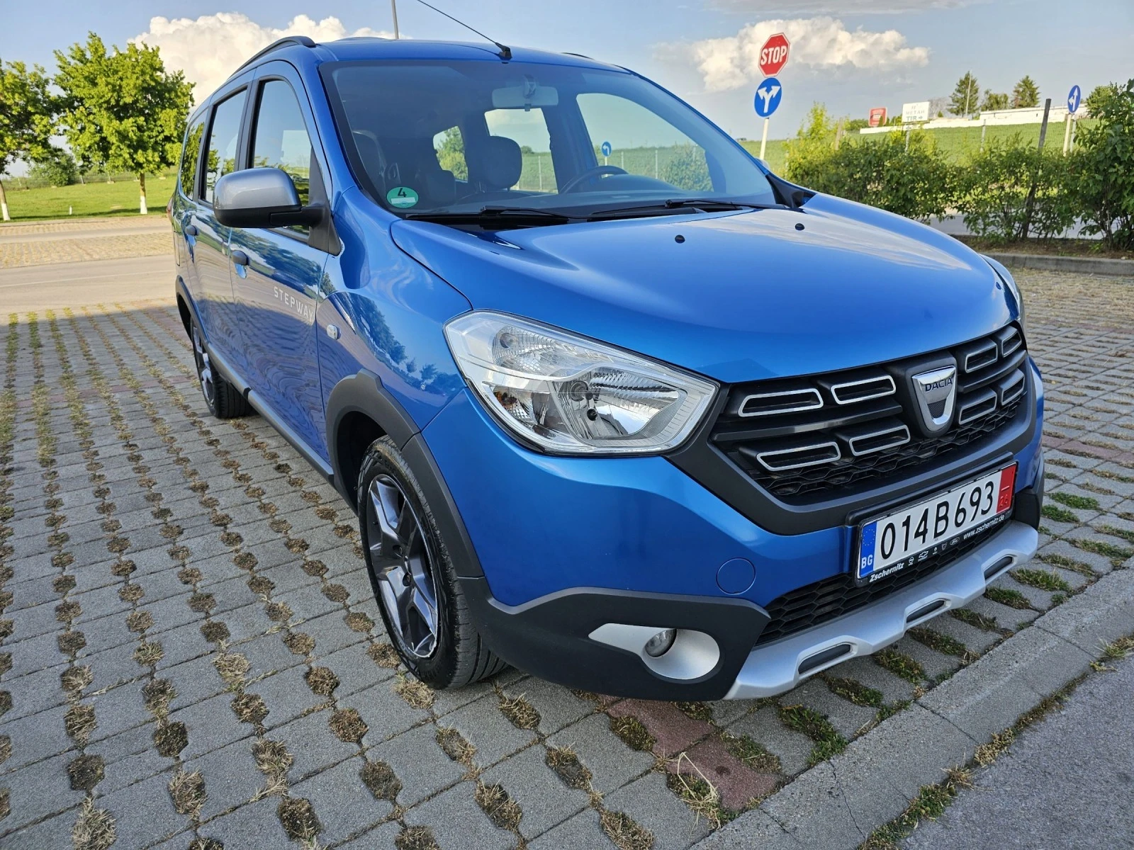 Dacia Lodgy 1.2 turbo 115p.s  Stepway 6+ 1 - изображение 3