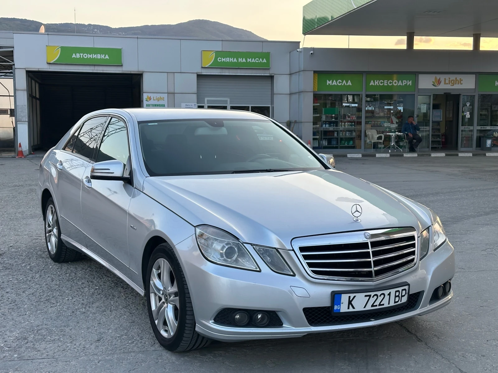 Mercedes-Benz E 220  - изображение 7