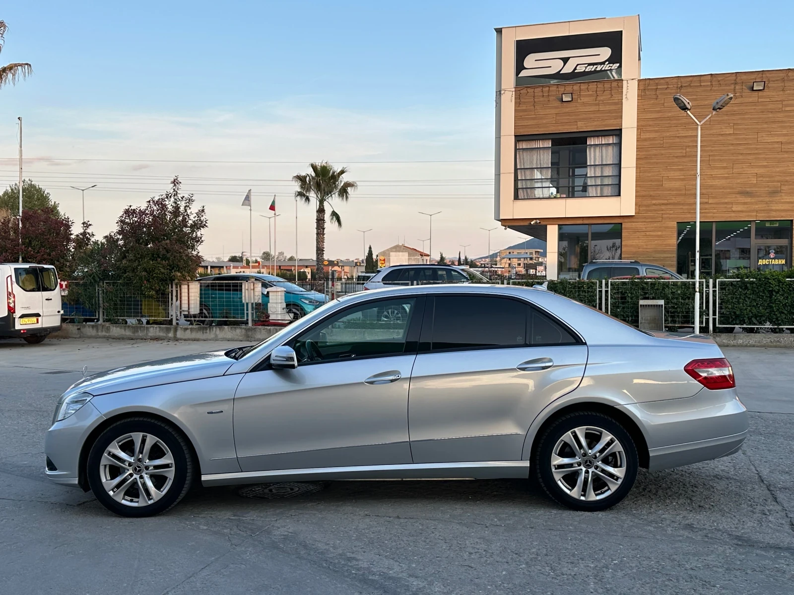 Mercedes-Benz E 220  - изображение 2
