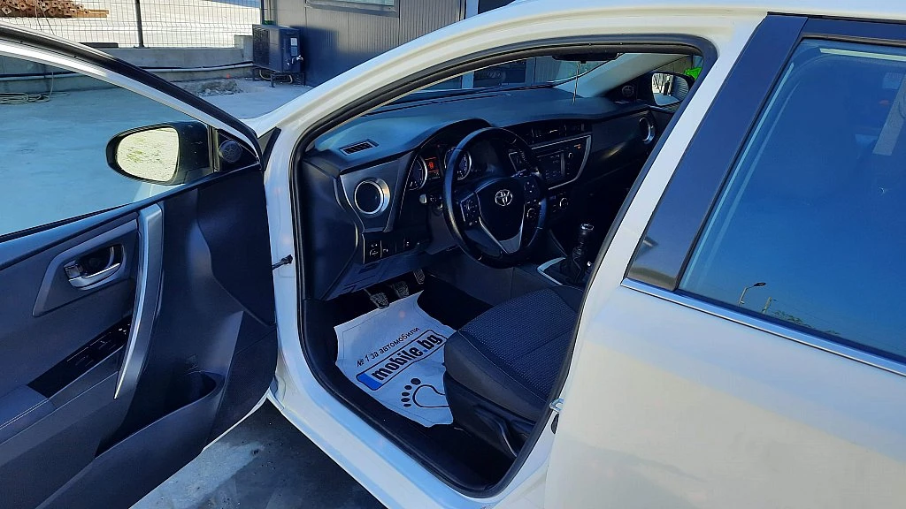 Toyota Auris 1.6 HDi - изображение 8