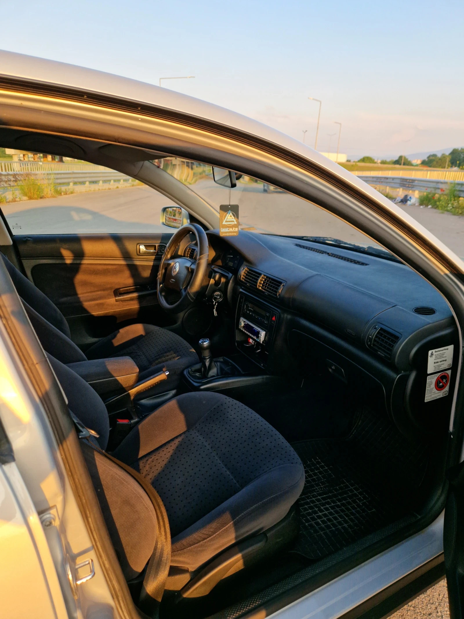 VW Passat 1.6 - изображение 10