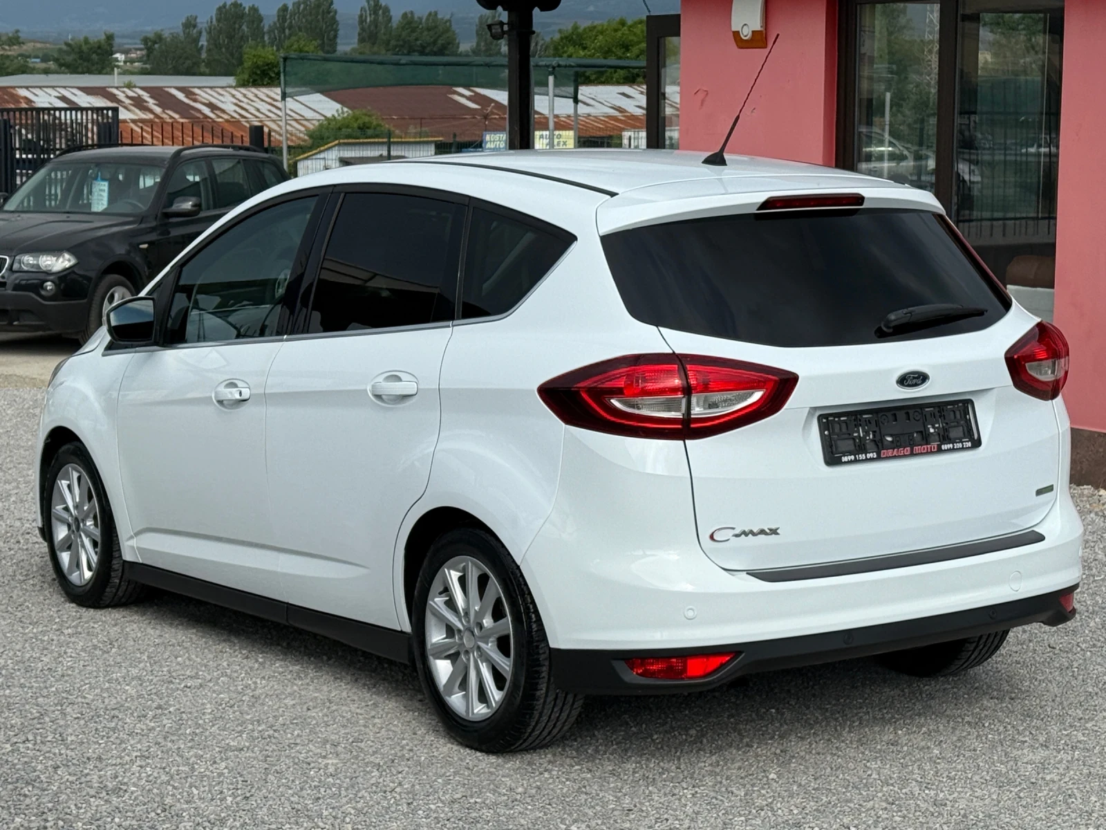 Ford C-max 1.0i Titanium, EURO 6B! LED! Навигация! Гаранция!! - изображение 4