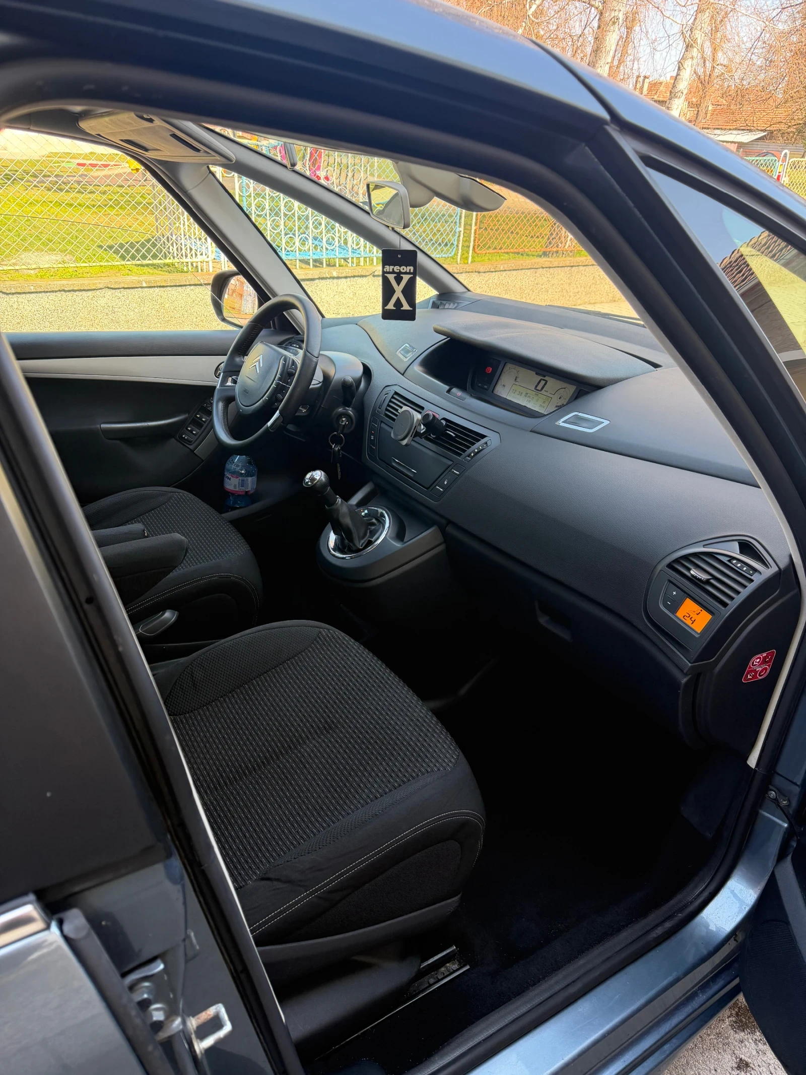 Citroen C4 Picasso 1.6I 120PS 5СК НОВ ВНОС РЕГИСТРИРАН, снимка 6 - Автомобили и джипове - 53826596