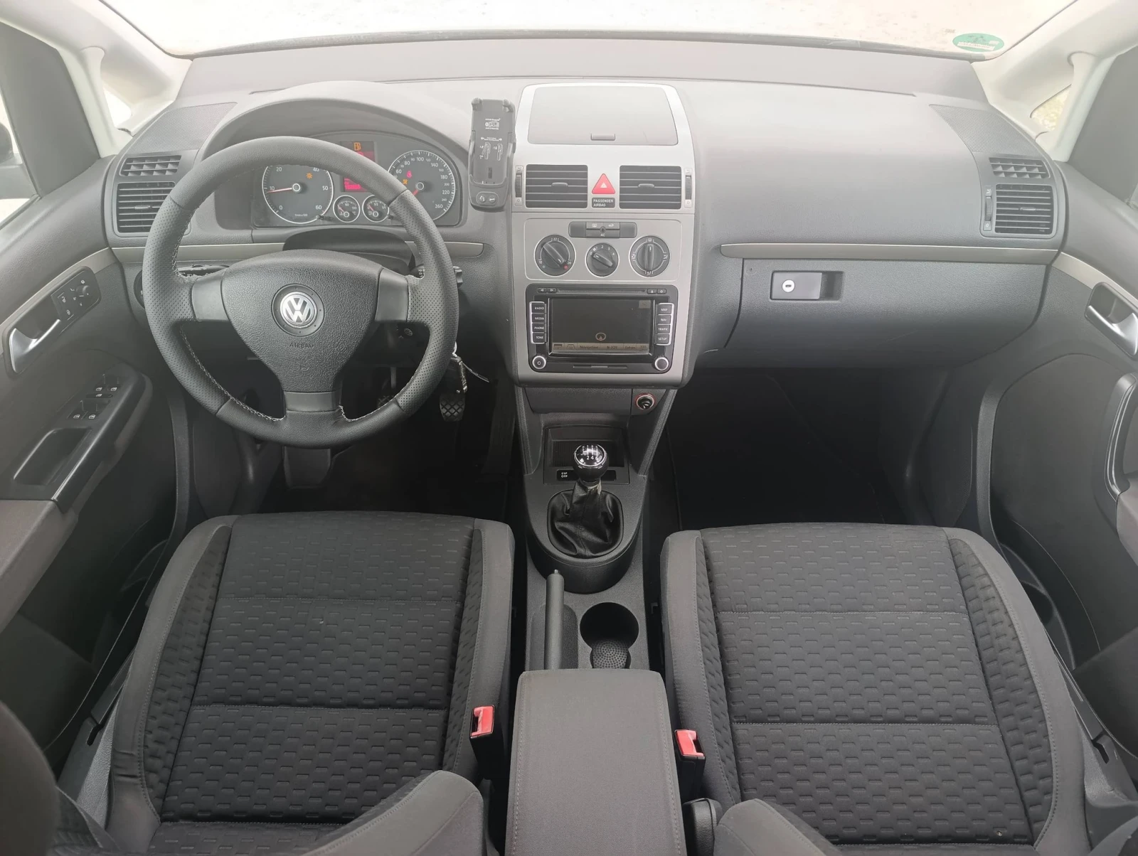 VW Touran 2.0 TDI , снимка 14 - Автомобили и джипове - 54340023