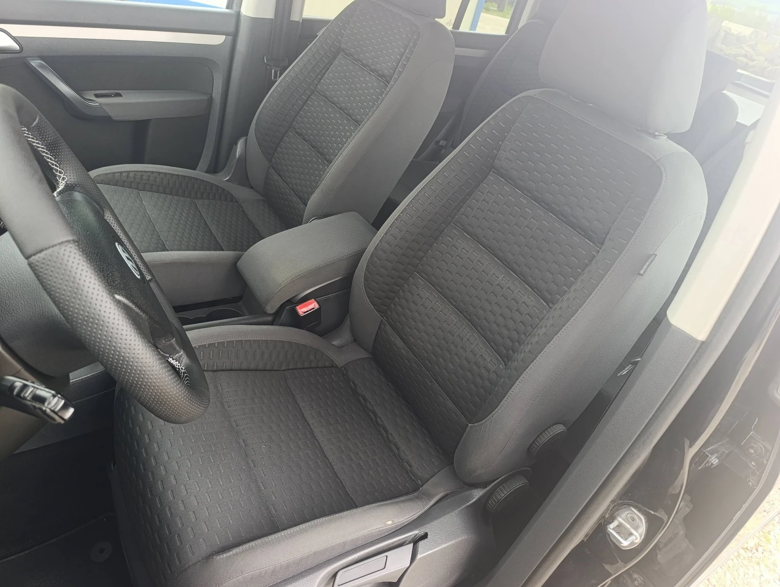 VW Touran 2.0 TDI , снимка 8 - Автомобили и джипове - 54340023