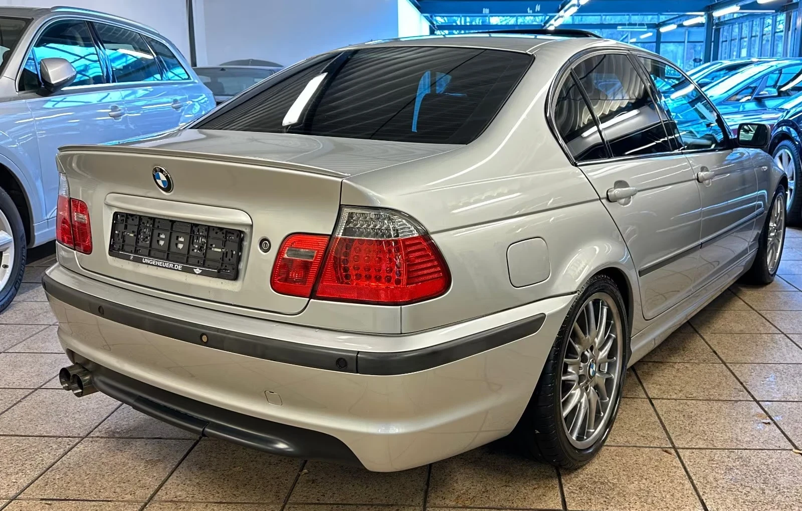 BMW 330 M-Pack OEM 6-Speed, снимка 4 - Автомобили и джипове - 54799610