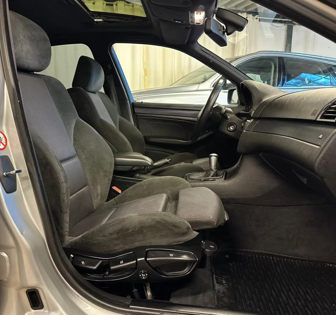 BMW 330 M-Pack OEM 6-Speed, снимка 8 - Автомобили и джипове - 54799610