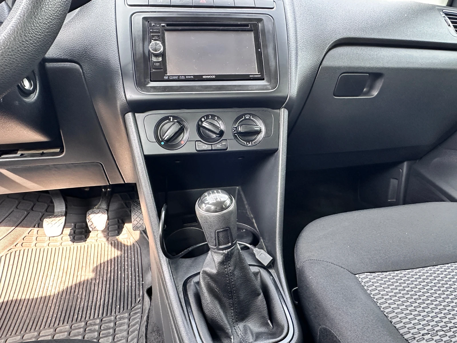 VW Polo 1.2 TDI Blue Motion, снимка 11 - Автомобили и джипове - 54976642