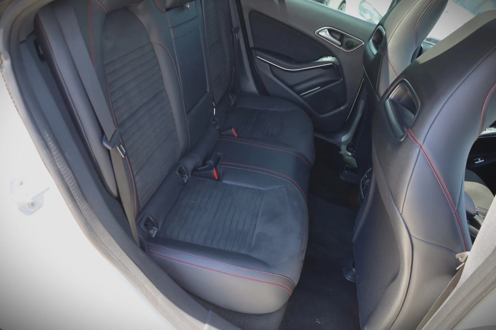 Mercedes-Benz CLA 250, снимка 7 - Автомобили и джипове - 55260270