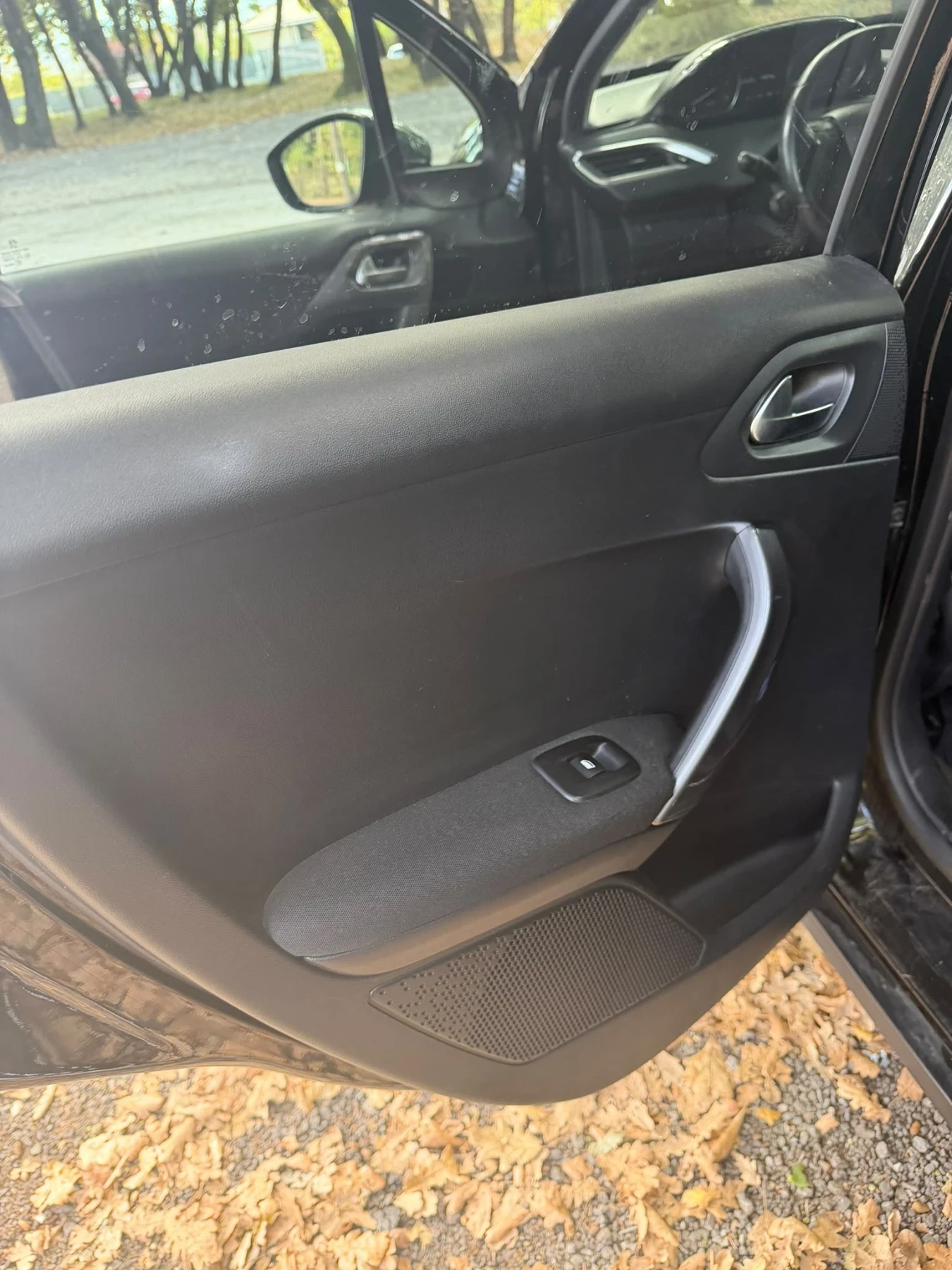 Peugeot 2008 1.6 HDI, снимка 8 - Автомобили и джипове - 56700209
