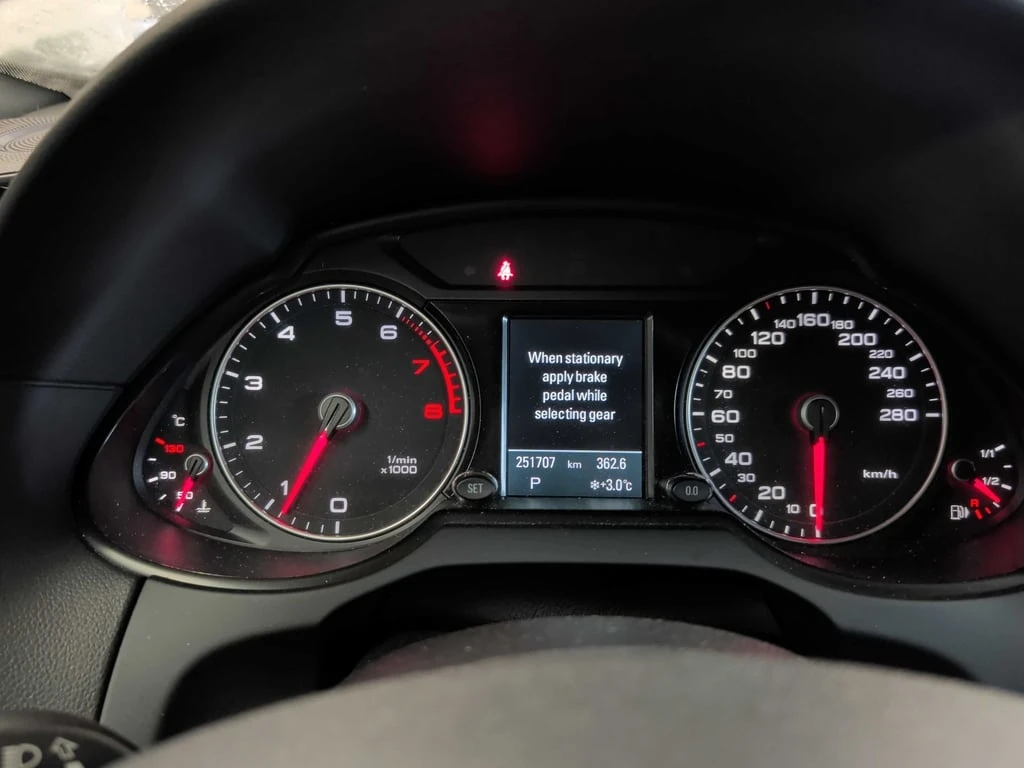 Audi Q5 * 3.0L Premium * ПОДГРЕВ * ОТ ПРЕДСТАВИТЕЛСТВО - изображение 8