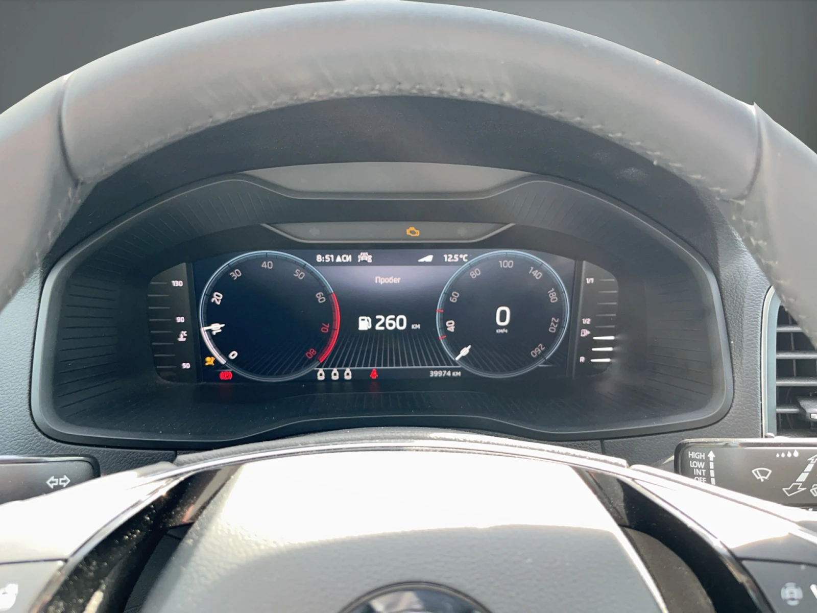 Skoda Karoq 1.5 TSI 6M, снимка 13 - Автомобили и джипове - 54608282
