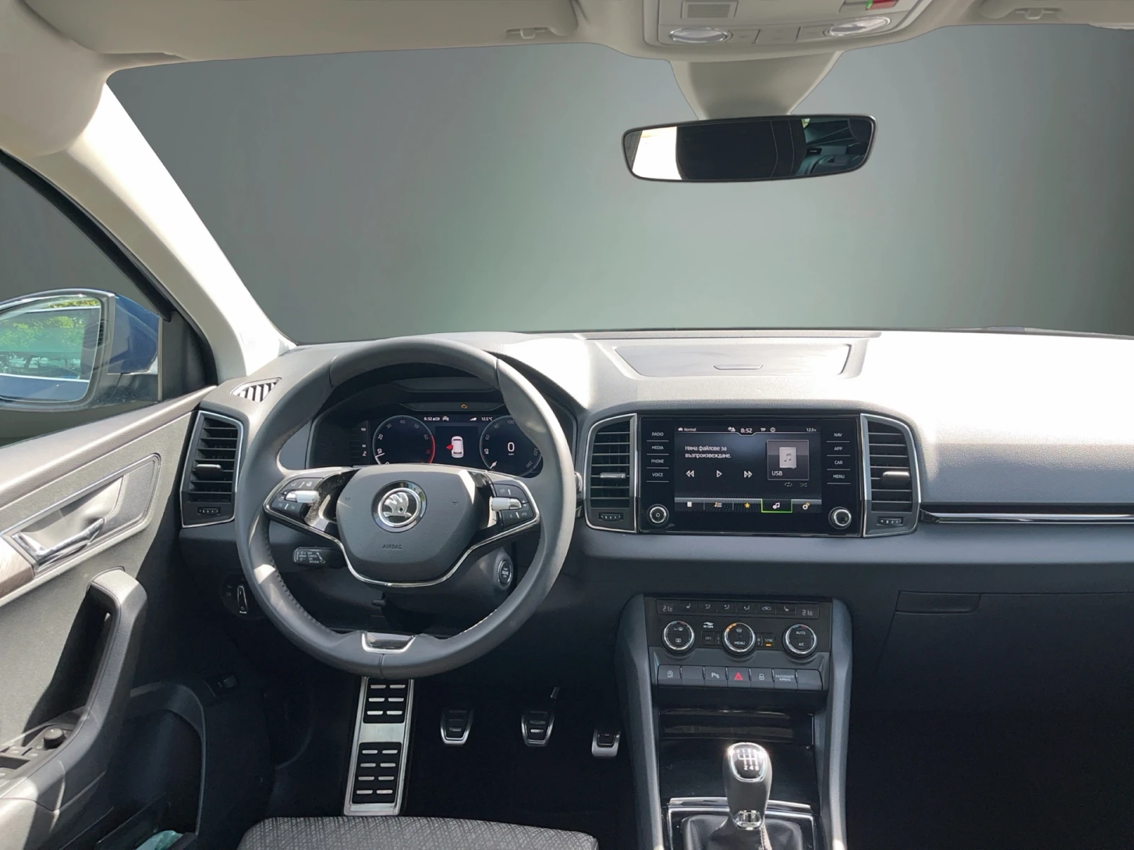 Skoda Karoq 1.5 TSI 6M, снимка 11 - Автомобили и джипове - 54608282