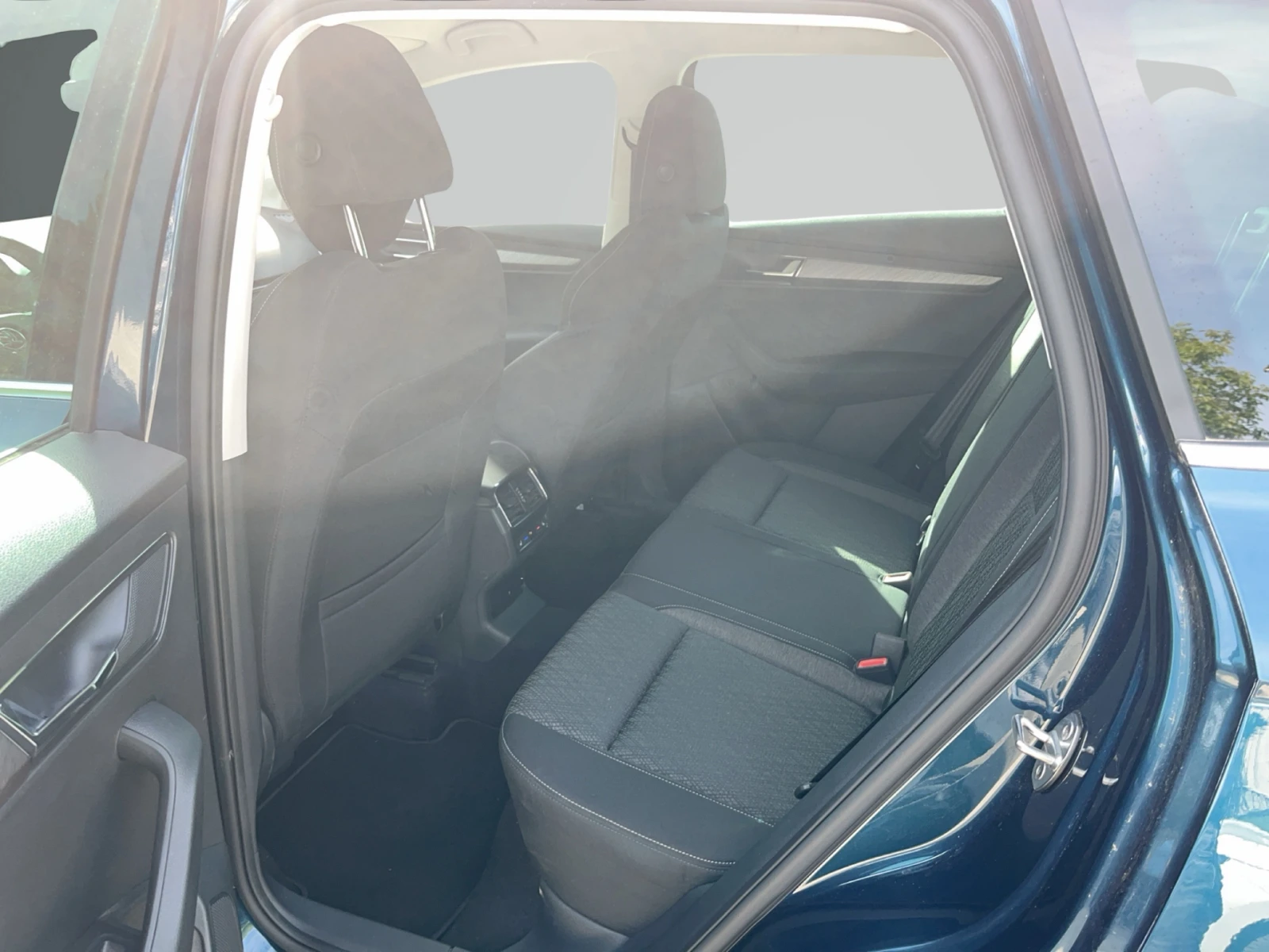 Skoda Karoq 1.5 TSI 6M, снимка 10 - Автомобили и джипове - 54608282