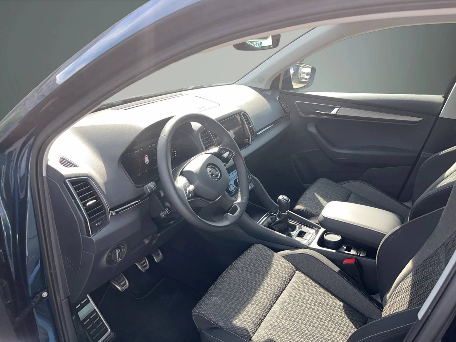 Skoda Karoq 1.5 TSI 6M, снимка 9 - Автомобили и джипове - 54608282