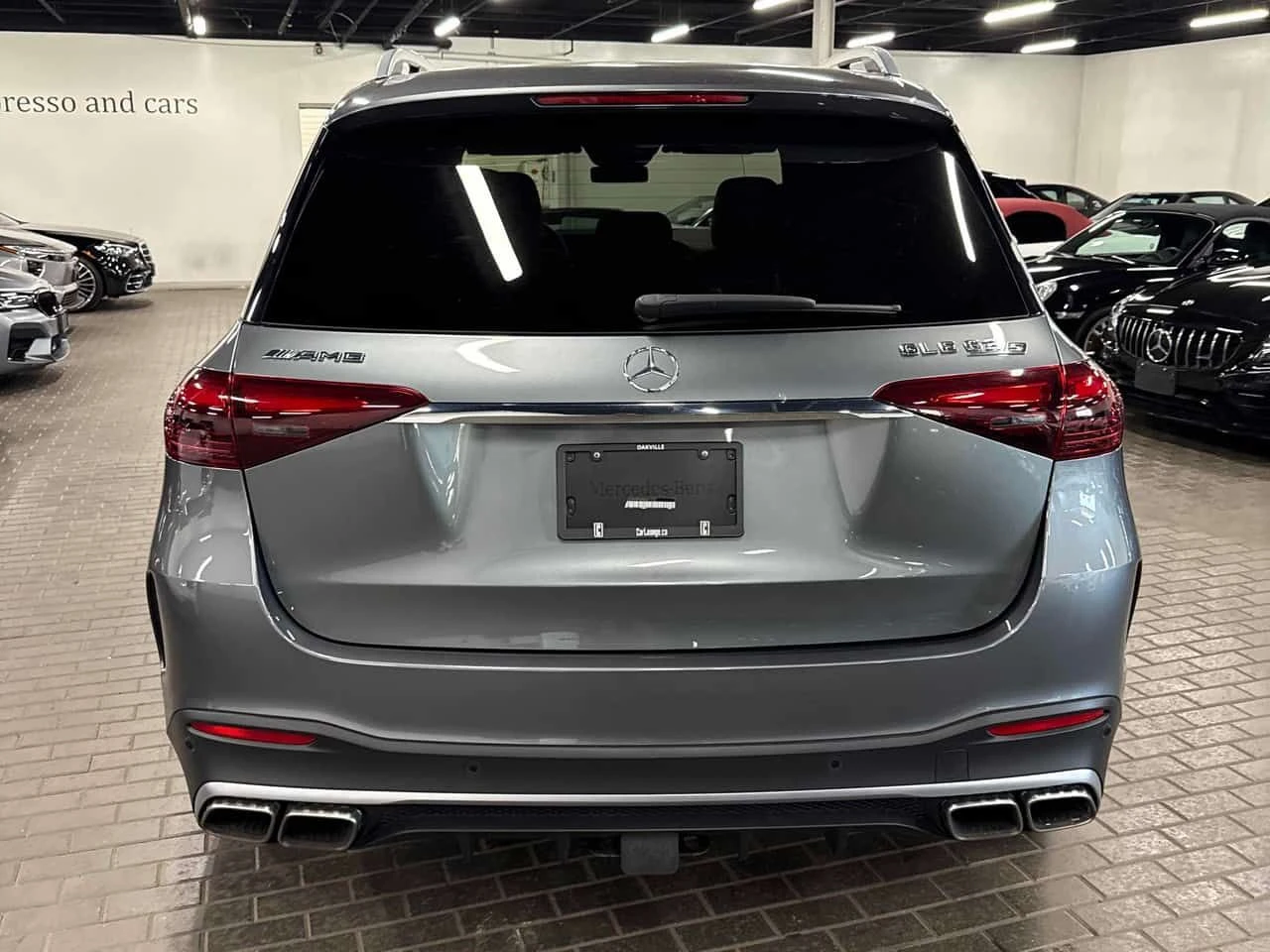 Mercedes-Benz GLE 63 S AMG 4MATIC | CARFAX | АВТОКРЕДИТ БЕЗ ПЪРВОНАЧАЛНА, снимка 5 - Автомобили и джипове - 55500408
